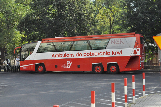 krew, zbiórka krwi, ambulans