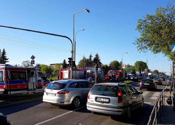 Gigantyczne korki w Markach, motocyklista potrącił kobietę