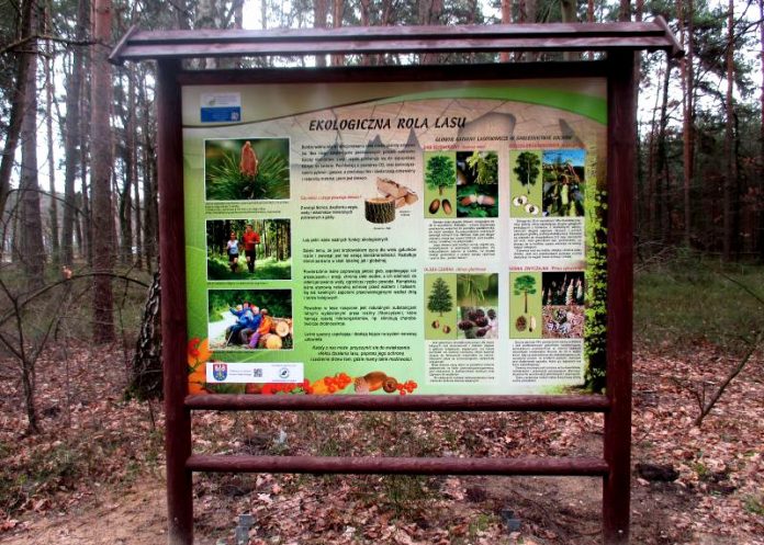 Tablice edukacyjne przy Rezerwacie Śliże w Jadowie, fot: Starostwo Powiatowe w Wołominie
