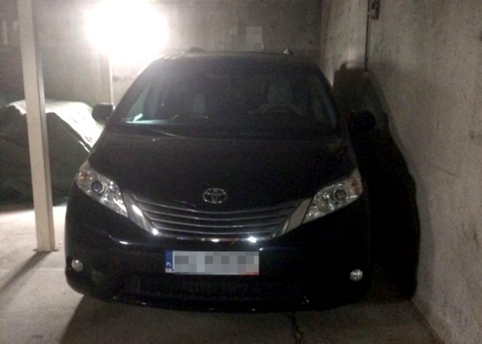 Skradziona Toyota znaleziona w Ząbkach, fot: KSP Warszawa