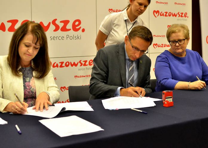 Podpisanie umów z beneficjentami, fot: Michał Słaby