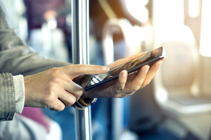 Telefon komórkowy, fot: fotolia.com