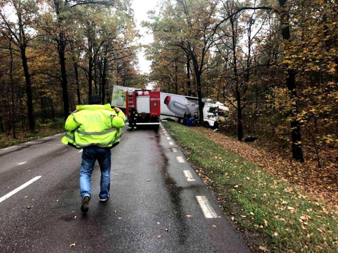 Wypadek między Markami i Zielonką, fot: Autopomoc Zawadzki