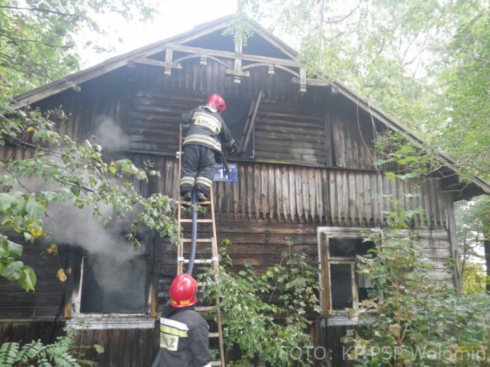 Pożar pustostanu w Nowym Cygowie, fot. KP PSP w Wołominie