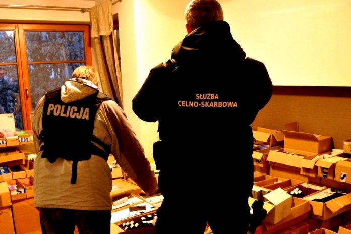 Policja zabezpieczyła podrabiane kosmetyki o wartości ponad 2,7 mln zł, fot: KPP Wołomin