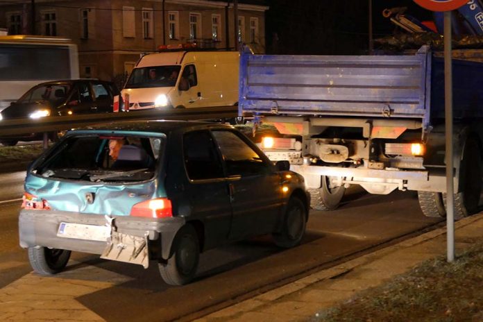 Stłuczka samochodowa w Markach, fot: WWL24