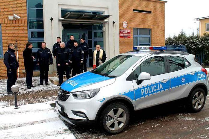 Nowy radiowóz dla kobyłkowskiej Policji, fot: UM Kobyłka