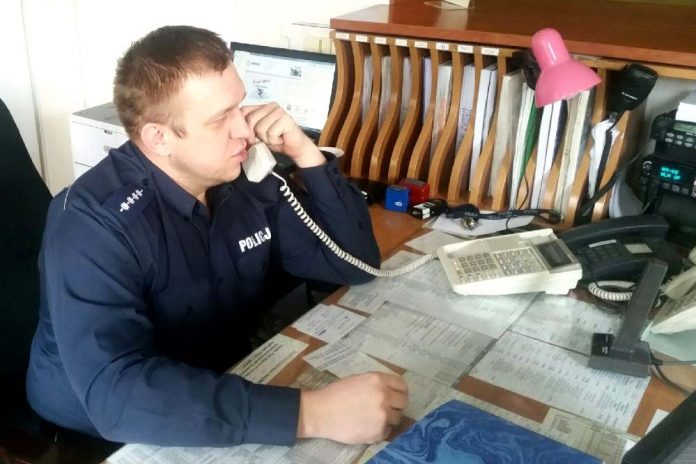 Oficer dyżurny z komisariatu w Zielonce uratował życie kobiecie, fot: KPP Wołomin