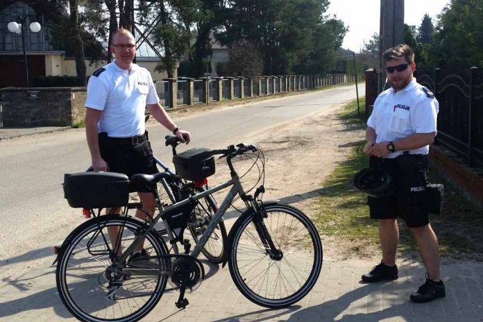 Policyjne patrole rowerowe w Radzyminie, fot: KPP Wołomin