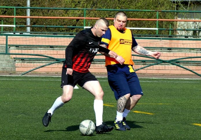 Zdjęcie z meczu Al-Mar - Tiger (2:1), od lewej Łukasz Godlewski i Michał Sasin