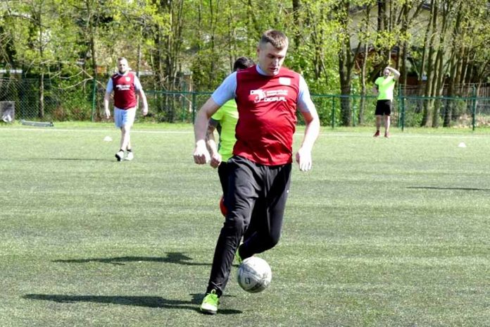 Tomasz Halewski, autor 6 goli w meczu Bartycka - Ursynów, fot: Futboliga