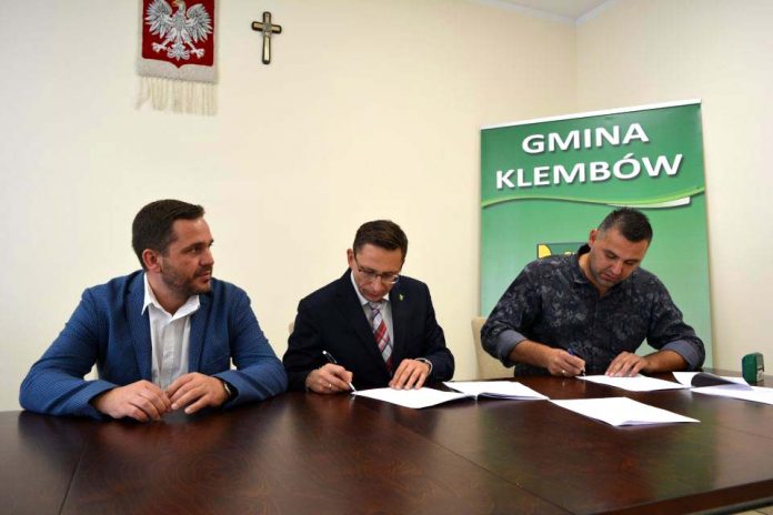 Umowa na budowę dróg w Ostrówku podpisana, fot: klembow.pl