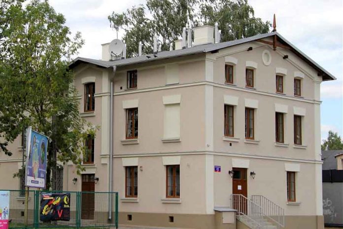 Kamienica apteczna w Markach, fot: marki.pl