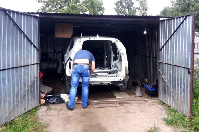 O kradzieży samochodu dowiedziała się od policjantów, fot: KPP Wołomin