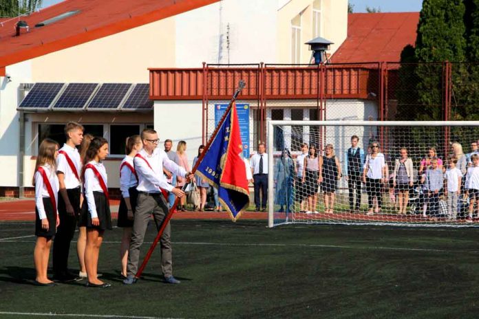 Termomodernizacja SP3 w Zielonce - uczniowie wrócili do szkoły, fot: zielonka.pl
