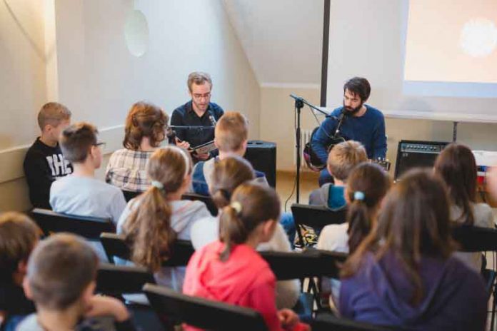 Chrzęsne - Literackie Serce Mazowsza- spotkanie siódme, fot: powiat-wolominski.pl