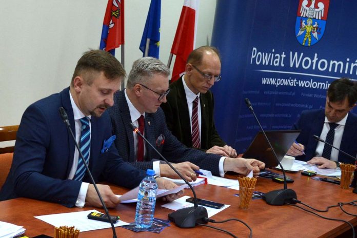 Rada Powiatu przyjęła budżet na 2019 rok, powiat-wolominski.pl