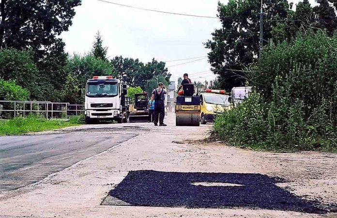 Profilowanie dróg i naprawy cząstkowe w Markach, fot: marki.pl