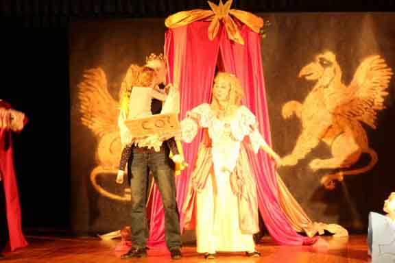 Trzej muszkieterowie w spotkaniu z teatrem dla dzieci