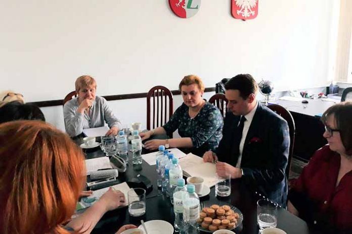 Strajk nauczycieli w Zielonce - kolejne ustalenia Burmistrza i Dyrektorów, fot: zielonka.pl