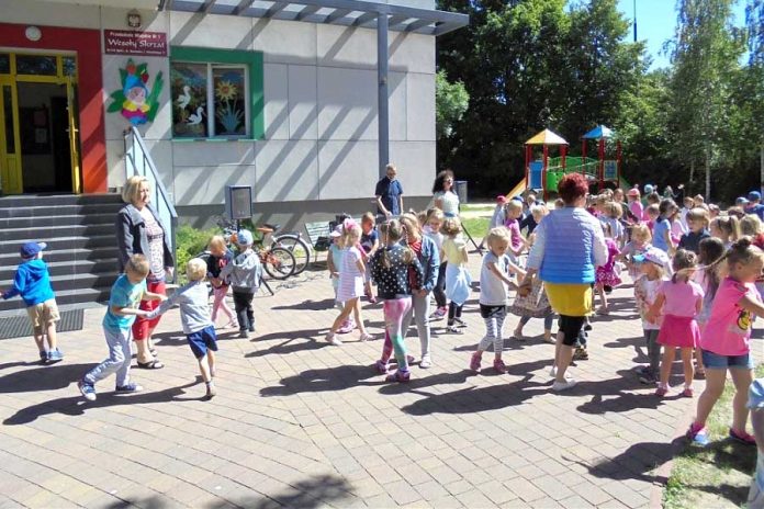 Koniec protestu w przedszkolu nr 1 w Markach, fot: marki.pl