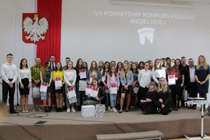 Angielska piosenka w powiatowym konkursie , fot: zielonka.pl