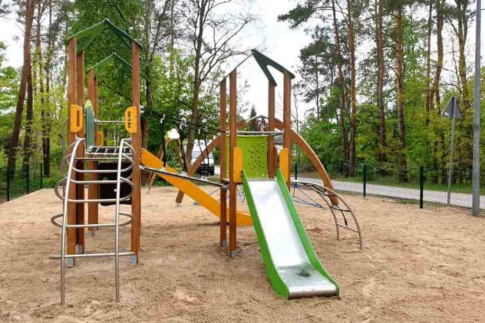 Zapraszamy na plac zabaw przy Wrzosowej w Markach, fot: marki.pl