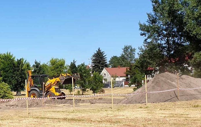 Rozpoczęła się budowa placu przy Sportowej