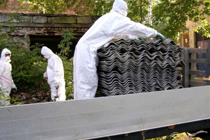 Unieszkodliwianie wyrobów zawierających azbest, fot: marki.pl