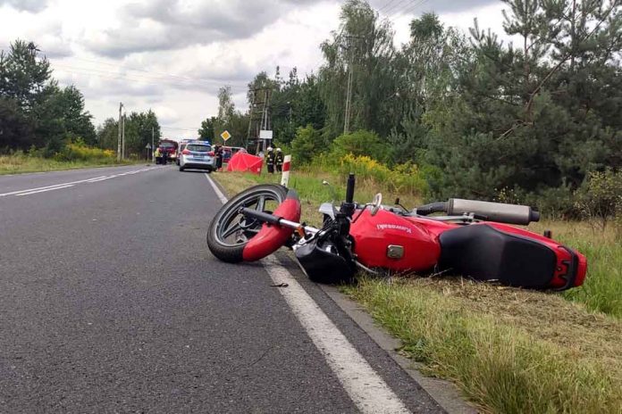 Śmiertelne zderzenie rowerzysty z motocyklistą w Jasienicy, fot: WWL24