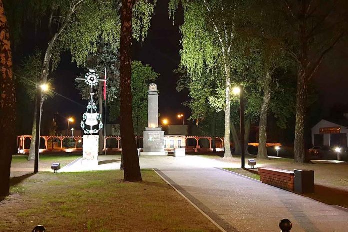 Skwer Pamięci Narodowej gotowy, fot: marki.pl