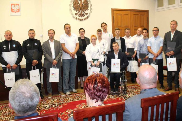 Nagrody za osiągnięcia sportowe wręczone, fot: kobylka.pl