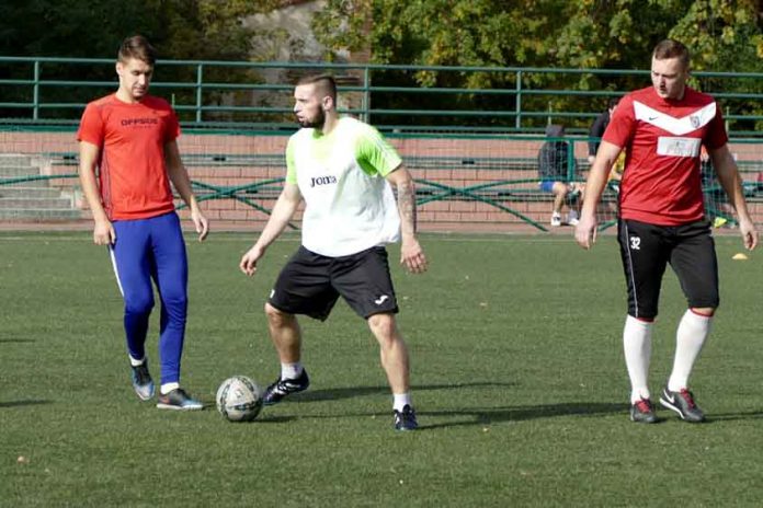 Ekipie Retro udało się powstrzymać Offside, fot: Sportowe WWL