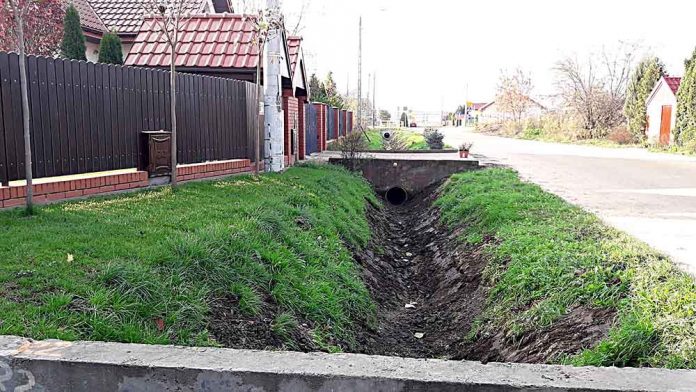 Odmulanie rowów melioracyjno-komunalnych w Markach, fot: marki.pl