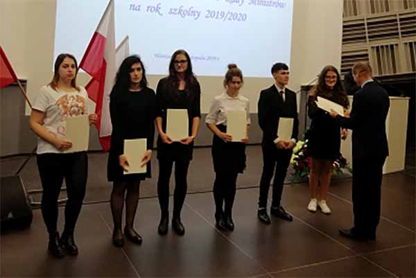 Dwie uczennice z Zielonki ze stypendium Prezesa Rady Ministrów, fot: zielonka.pl