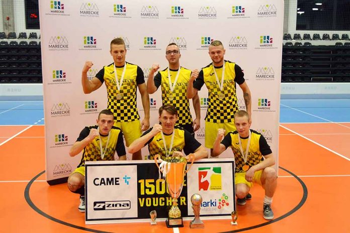 Tanatos wygrywa mikołajkowy turniej w Markach, fot: Marcin Boczoń