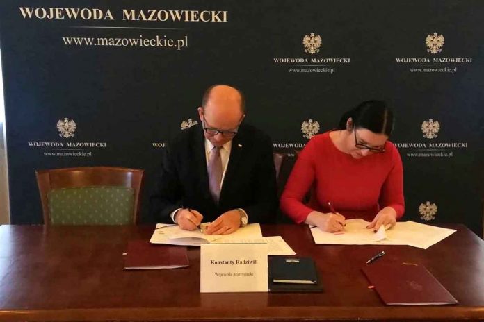 Umowa na dofinansowanie ulic Marmo i Ejtnera, fot: kobylka.pl