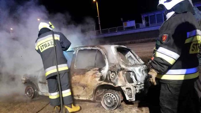 Pożar samochodu osobowego w Urlach, fot: OSP Jadów