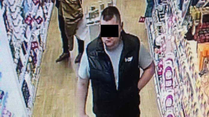 Podejrzani o kradzieże perfum ustaleni i zatrzymanim fot: policja.pl