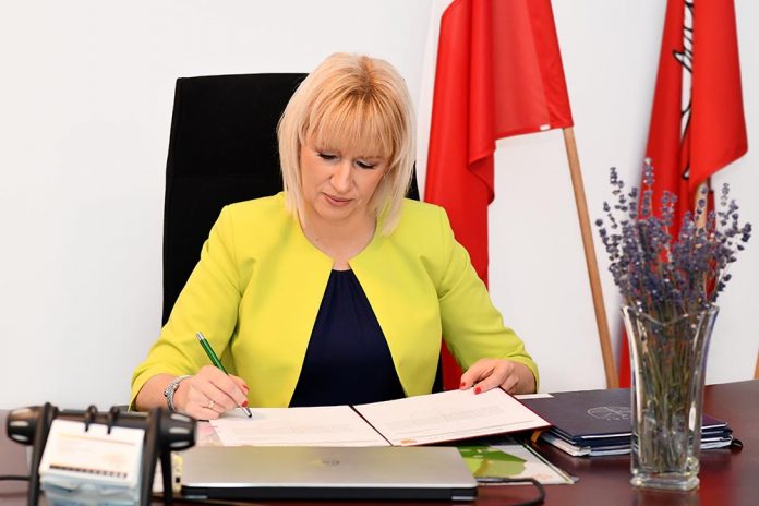 Podpisanie umowy na budowę P+R w Ząbkach, fot: zabki.pl