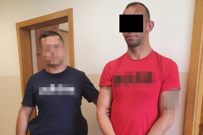 Sąsiad zadzwonił - policjanci zatrzymali włamywacza, fot: policja.pl