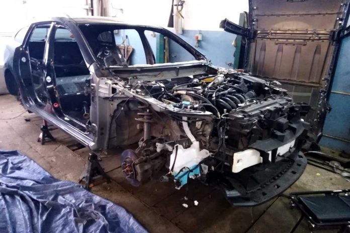 Dziupla, 2 mazdy, 2 zatrzymanych i zarzuty za paserstwo, fot: policja.pl