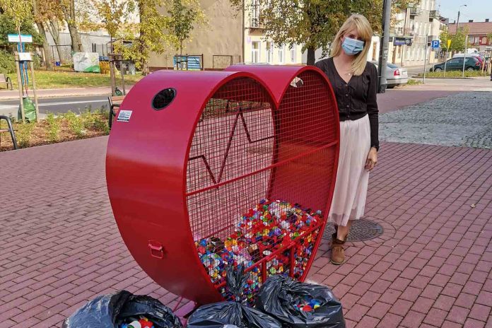 Serduszko na nakrętki w Wołominie, fot: wolomin.org