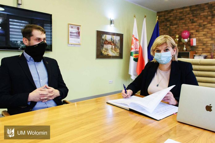 Samochód ratowniczo-gaśniczy trafi do OSP Ossów foto 1