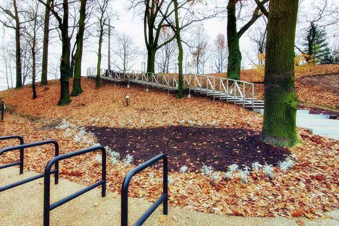 Zagospodarowanie skarpy dobiegło końca, fot: zielonka.pl