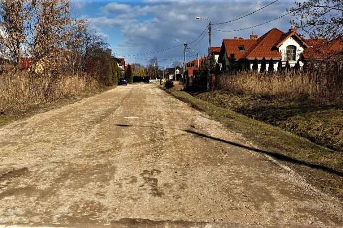 Interwencyjne równania dróg gruntowych w Markach, fot: marki.pl