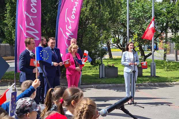 Flaga Mazowsza w Wołominie, fot: mazovia.pl