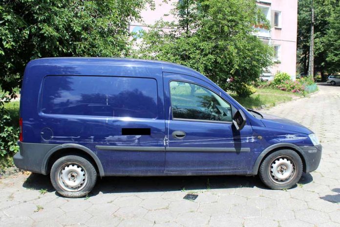 Skradziony w Wyszkowie opel odnaleziony w Wołominie, fot: policja.pl