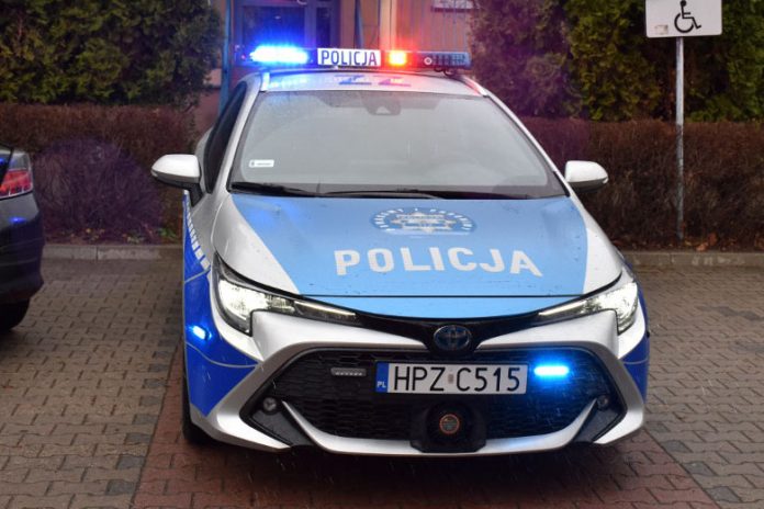 nowe radiowozy w policyjnej służbie w KPP w Wołominie
