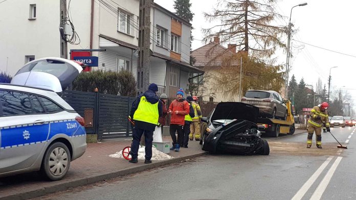 Zderzenie dwóch aut osobowych w Zielonce, fot: WWL24